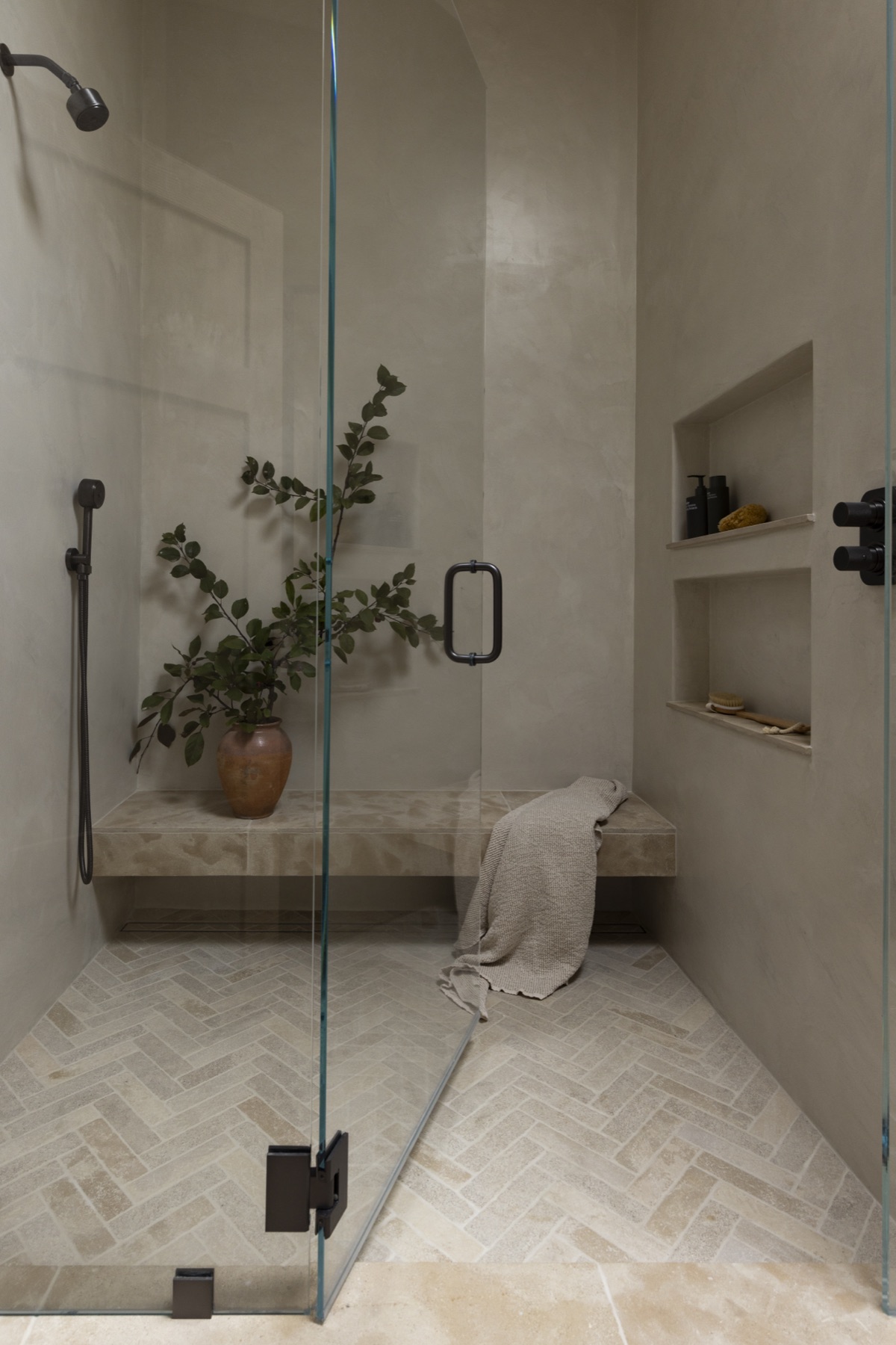 Coastal Urban, the walk-in shower with plaster walls and a herringbone floor